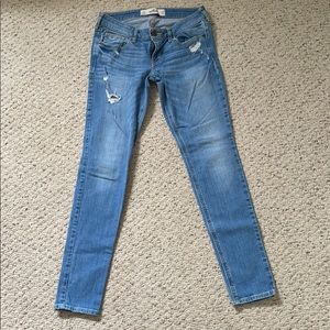 HOLLISTER LIGHT WASH JEANS